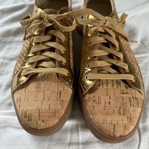 Johnston & Murphy Emerson Perforated Lace Up Shoes